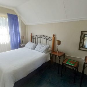 The Kingfisher Country Lodge Chalet Bedroom